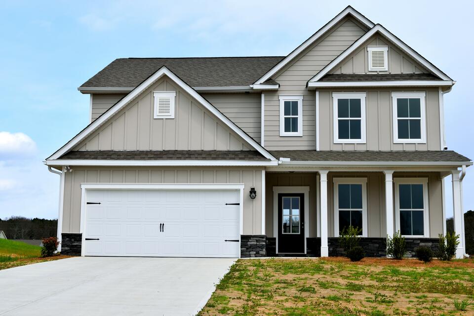 roofing cottleville mo-light sided house with dark gray shingled roof