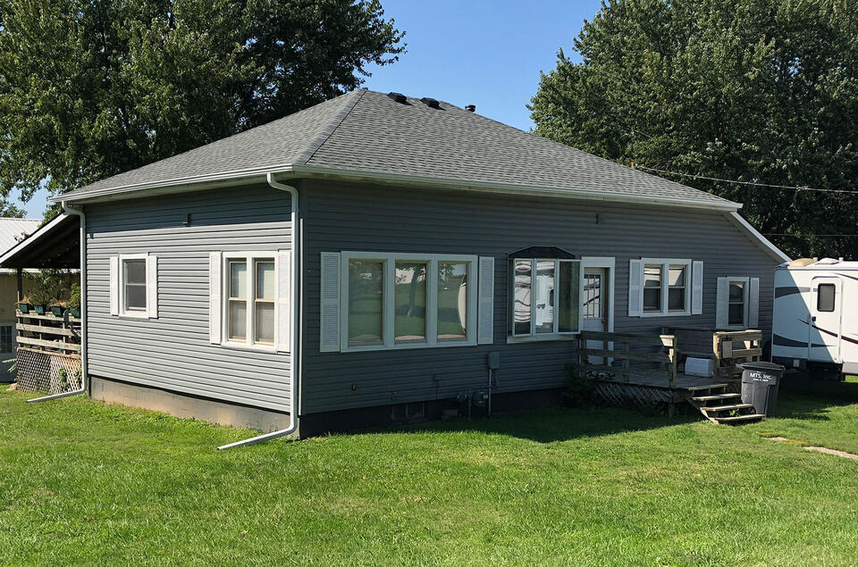 top notch home improvements-gray sided house with new gray shingle roof